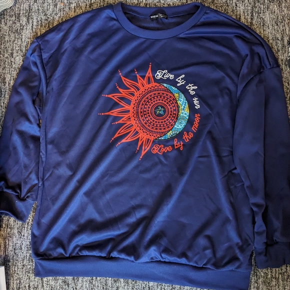 BNWT - 'Live By The Sun Love By The Moon' Sweatshirt - Picture 1 of 2